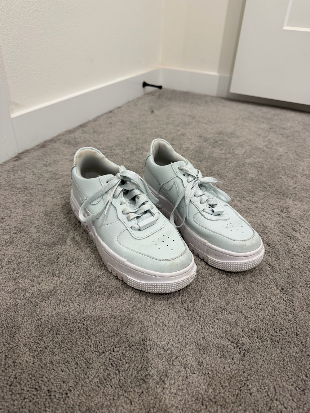 Nike Men's Mint Green Low-Top Sneakers